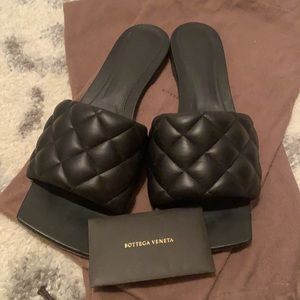 BOTTEGA VENETA padded quilted slides SZ40
